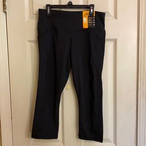Avía high waist Capri workout tights size M (8-10)
